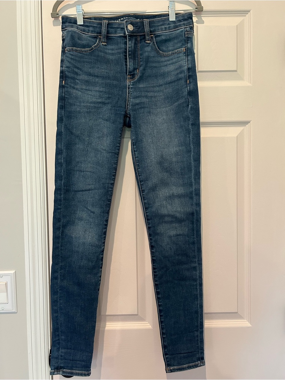 American Eagle Outfitters Women's Skinny Jeans in Dark Blue Wash